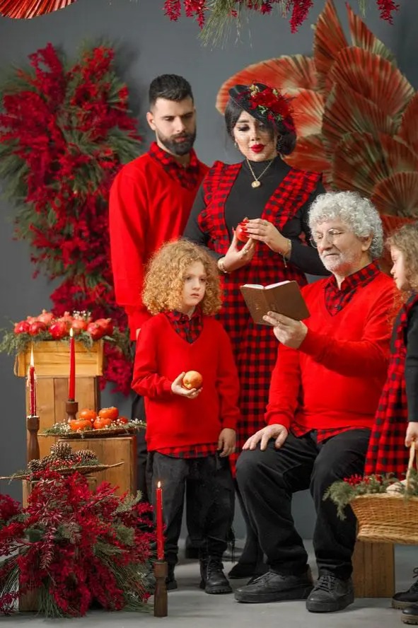 چگونه لباس‌های خانواده را برای شب یلدا ست کنیم؟